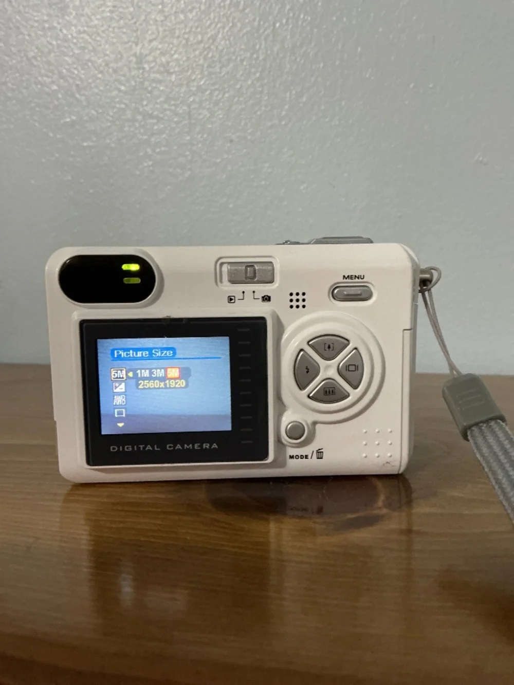 Y2K VuPoint Solutions 5.0 Megapixels White Digital Camera